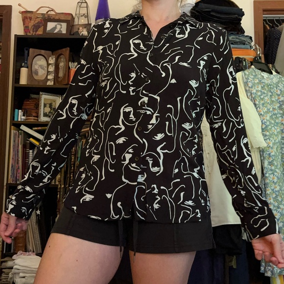 Big Dart Faces Blouse - Picture 5 of 11
